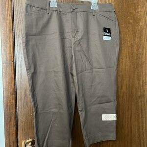 St. John's Bay Taupe Capri Pants
